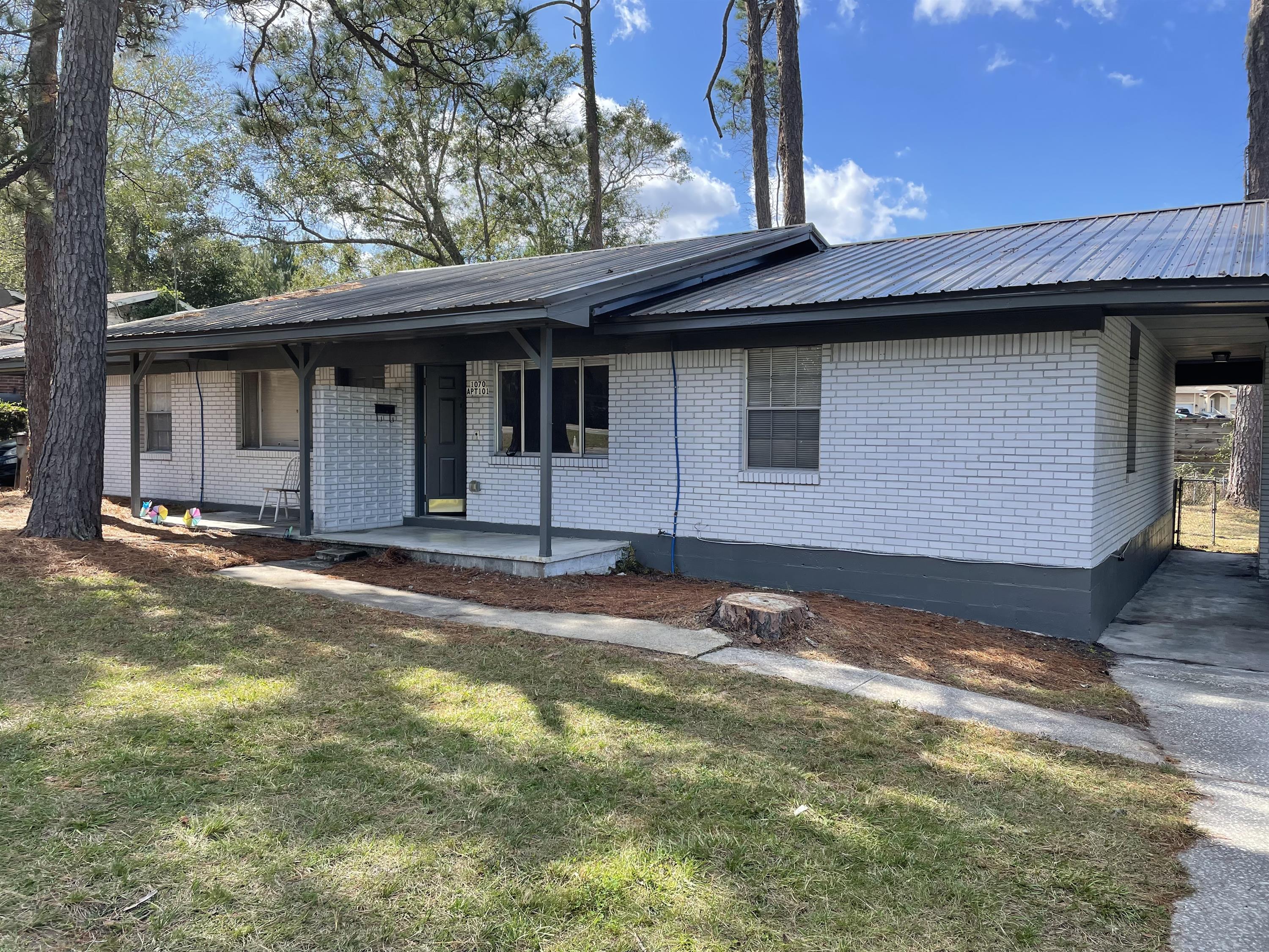 1070 Southwest McFarlane Avenue - 2